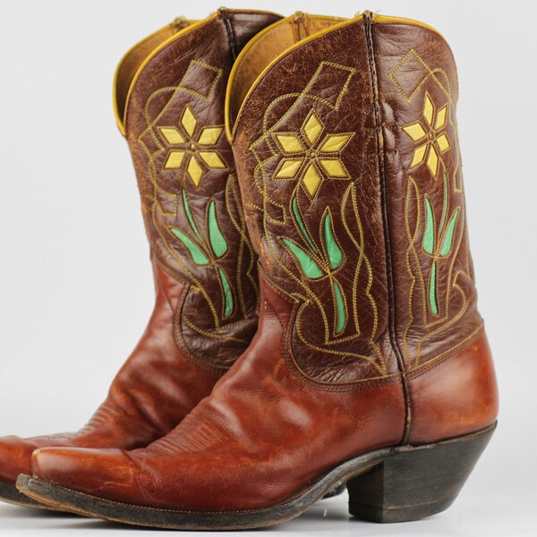 Beautiful vintage Justin circa 1950s flower cutout leather cowboy boots 9.5 B with cloth pulls...