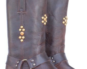 Unique Studded Frye oiled leather mens motorcycle/harness boots 9 M MINT