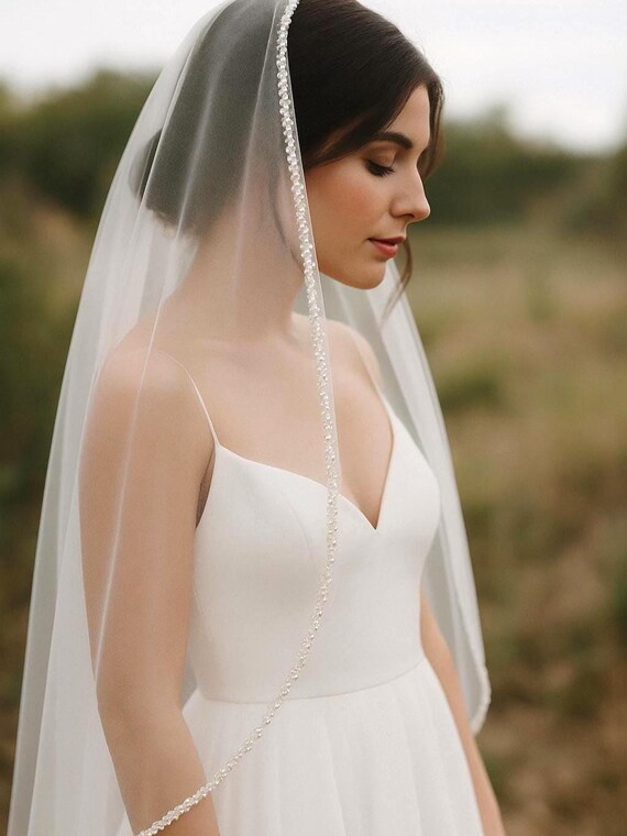 Bridal Veil With Pearls & Crystals – Wedding Veil With Comb  display picture 2