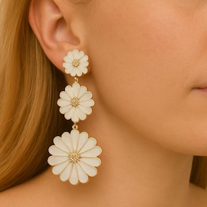 Botergele madeliefjesoorbellen | Statementoorbellen met pastelkleurige bloemen | Geel lila witte oorbellen | Bloemensieradencadeau | Oorbellen lente/zomer