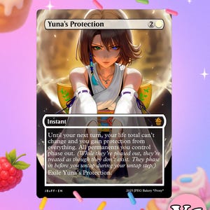 Puede incluir: Una carta de juego personalizada con una ilustración de estilo anime de una mujer con ojos de diferente color. La carta se titula "Yuna's Protection" e incluye texto del juego. El fondo es un diseño pastel con chispas y postres.