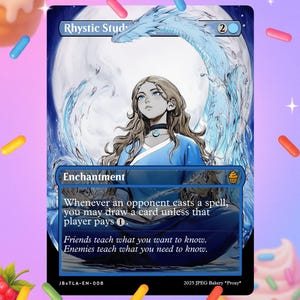 Könnte beinhalten: Blaue und weiße Fantasy-Karte mit dem Text "Rhystic Study" und "Enchantment". Die Karte zeigt eine Frau in blauen Gewändern mit einem Drachen und Mondhintergrund. Die Karte hat auch den Text "Friends teach what you want to know. Enemies teach what you need to know."