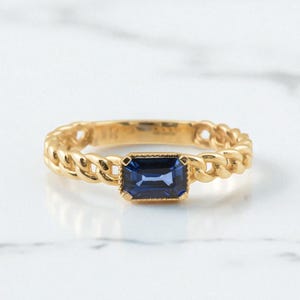 Blue Sapphire Chain Ring in 14K Gold, Solid Gold Sapphire Stacking Ring, Modern Gift for Her, Dainty Sapphire Ring