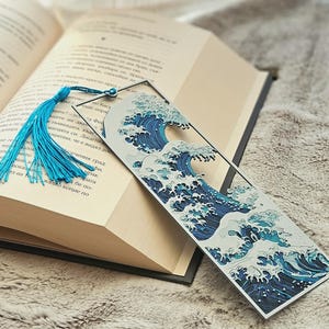 エレガントな日本の神奈川沖浪裏しおり：読書好きや日記好きの方へのクラシックなアート風ギフト。送料無料対象