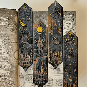 Verzauberte Fantasy Erste Lesezeichen Set: 4er Set für Zauberer Fans, Fantasy Leser & Lehrer Geschenk, kostenloser Versand berechtigend