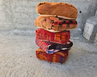 Cojín de suelo marroquí hecho a mano / Otomana bereber vintage / Puf cuadrado hecho a mano / Asiento de yoga y meditación / Almohada Kilim colorida para exteriores