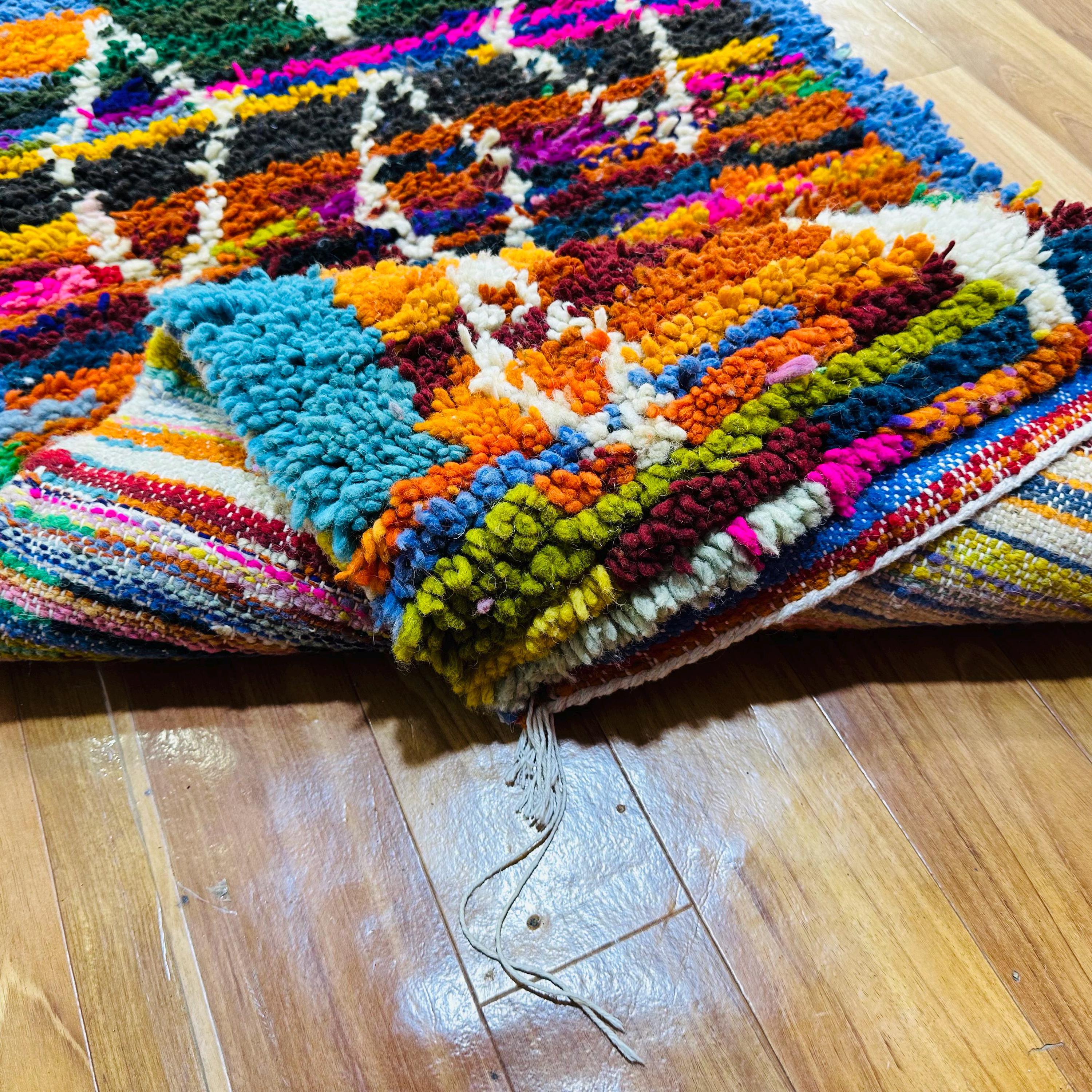 カラフルなモロッコラグランナー：抽象的な幾何学模様のダイヤモンド