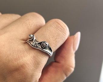 Vintage Frog Open Band Ring | Handmade Cute Animal Adjustable Ring | Lucky Charm Unisex Jewelry | Minimalist Forest Aesthetic Silver Ring