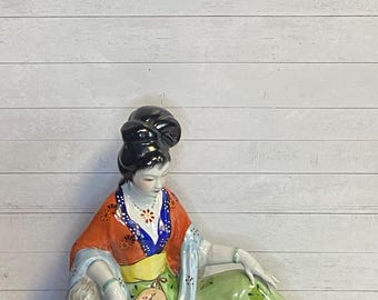 Vintage Elegant Giesha Girl Figurine