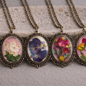 Collar antiguo personalizado con flores del mes de nacimiento, colgante de flores prensadas reales, bonito collar de flores reales, regalo familiar de joyería.