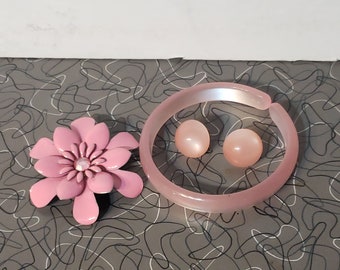 Beautiful 1950's Pink Moonglow Lucite Set Pin Up Enamel Brooch Beautiful