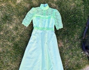 Beautiful Mint a green Lace Dress 1970s