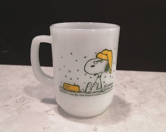 Vintage Fire King Snoopy Mug: 