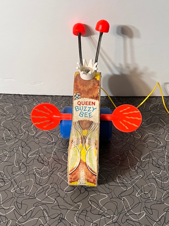 *再投稿 QUEEN BUZZY BEE / フィッシャープライス / 木製おもちゃ / 骨董品 / ヴェンテージ Vintage Fisher Price Queen Buzzy Bee - Etsy
