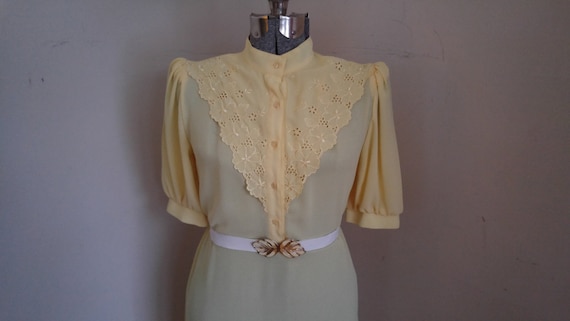 Vintage 1980s Buttercream Yellow Eyelet Lace Bib D