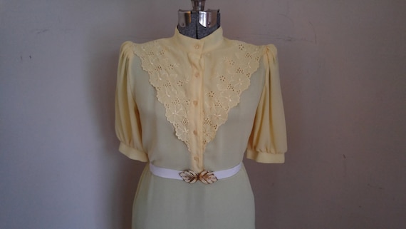 Vintage 1980s Buttercream Yellow Eyelet Lace Bib … - image 1