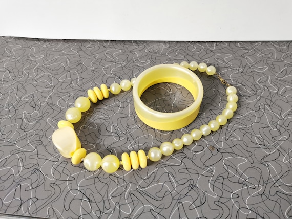 Beautiful 1950's Yellow Moonglow Lucite Necklace … - image 1