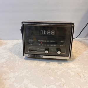 Vintage Digital Flip Clock Radio  General Electric Works Excellent