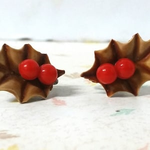 Vintage Holly Berry Screwback Earrings Christmas Earrings