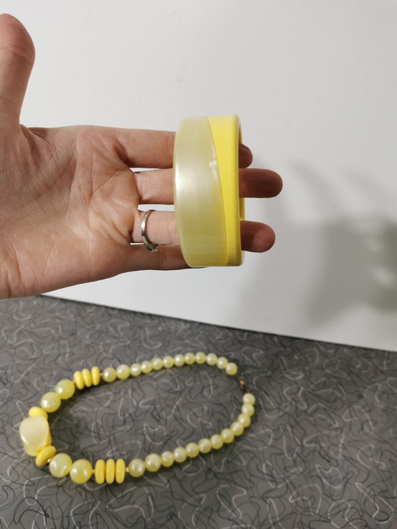Beautiful 1950's Yellow Moonglow Lucite Necklace … - image 3