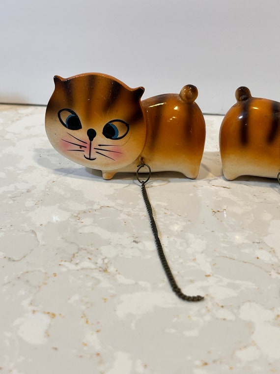 Ceramic Cat Flat Face Kitschy Big Eye Ceramic Chained Cat Babies