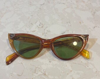 True Vintage Tortoiseshell Lucite Cateye Sunglasses made in Canada 1950s Non Prescription Lens