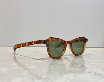 Vintage 1960s Wayfarer Horn Rimmed Lucite  Sunglasses Faux Tortoiseshell Green Lenses