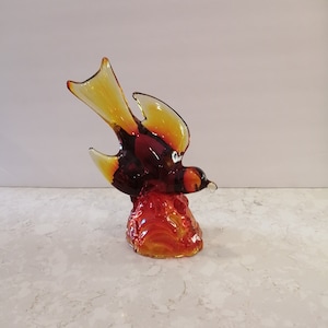 LE Smith Amberina Color Glass Bird In Flight