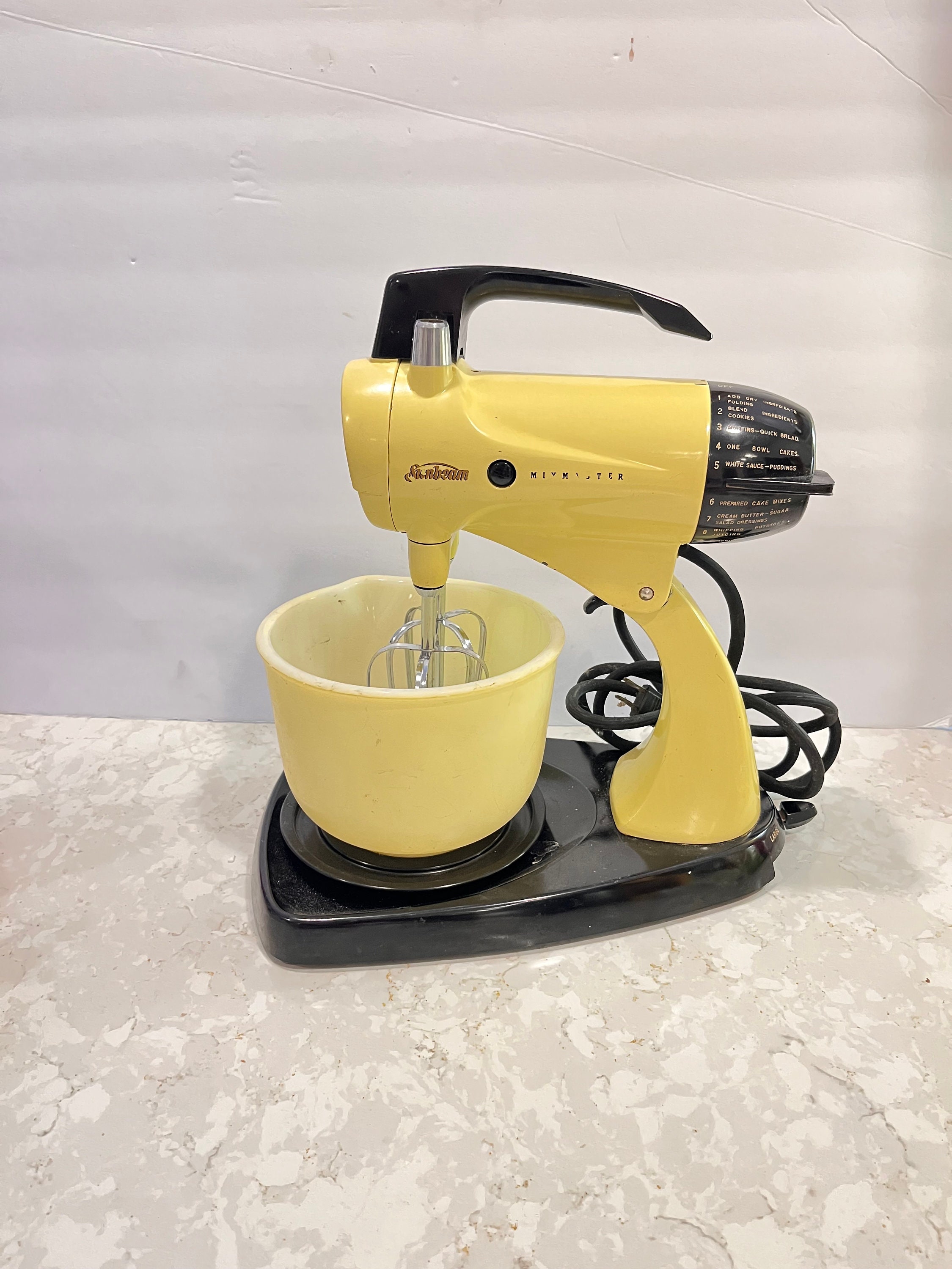 Vintage 1950s Yellow Sunbeam Mixmaster Works Great 