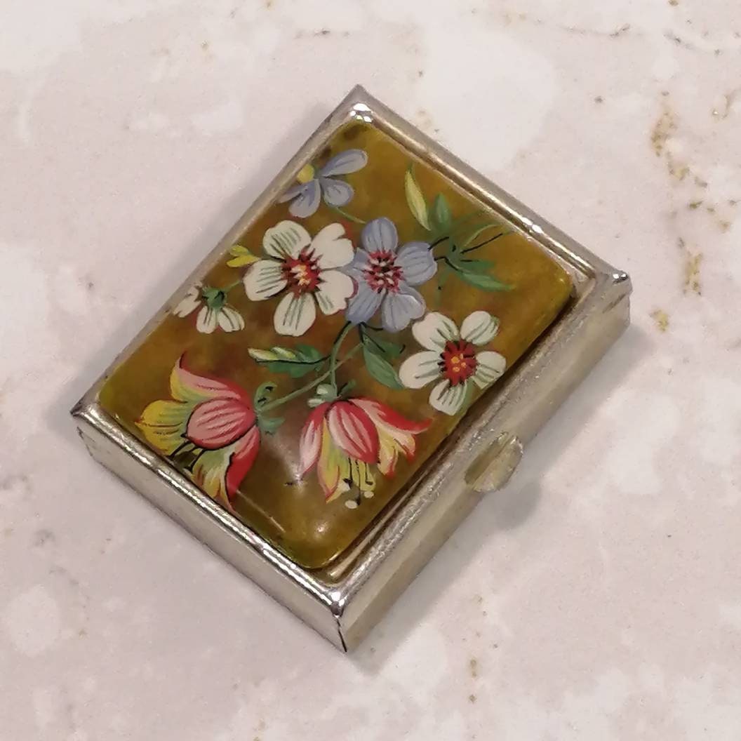 Vintage 1930's Hand Painted Pill Box Flowers Roses Bakelite With