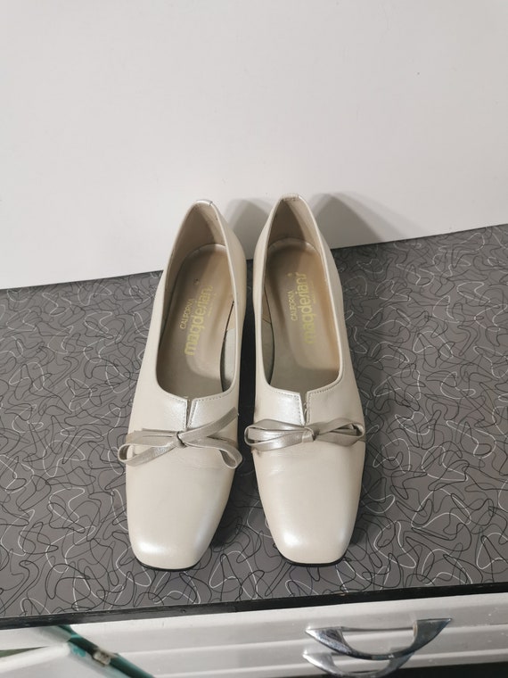 White Pearlescent Leather Shoes 7.5 Vintage 1960s… - image 2