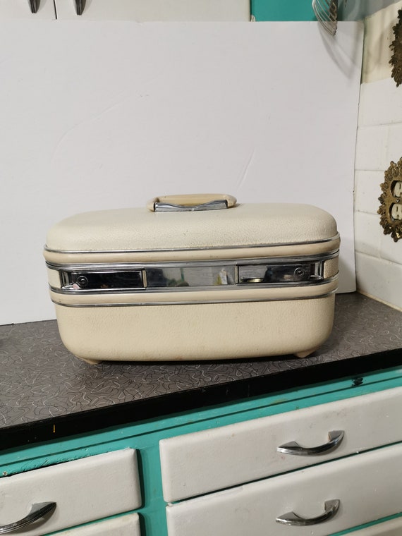 Vintage Mod White Train Case 1960's