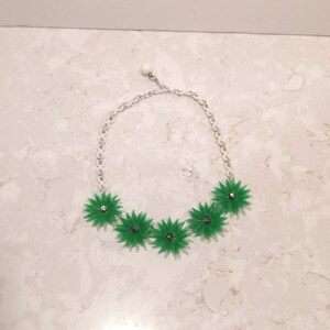 Vintage 1950s Plastic Pin Up Flower Necklace