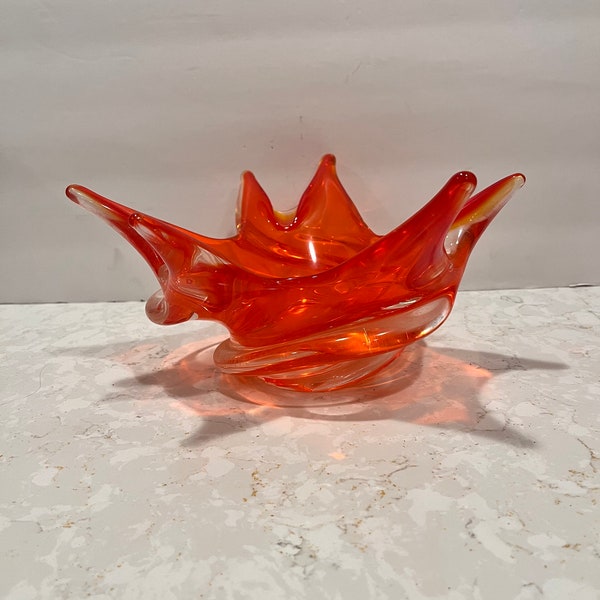 Chalet Glass Swirl Splash Bowl Pièce d’art signée