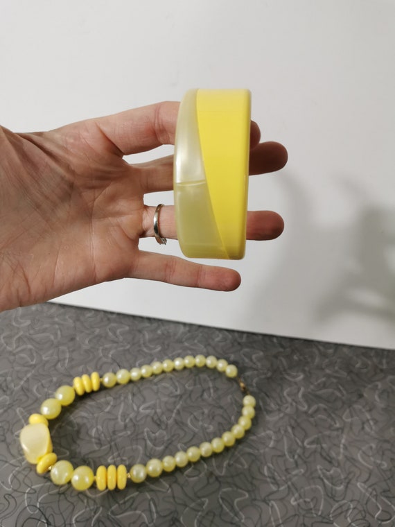 Beautiful 1950's Yellow Moonglow Lucite Necklace … - image 4