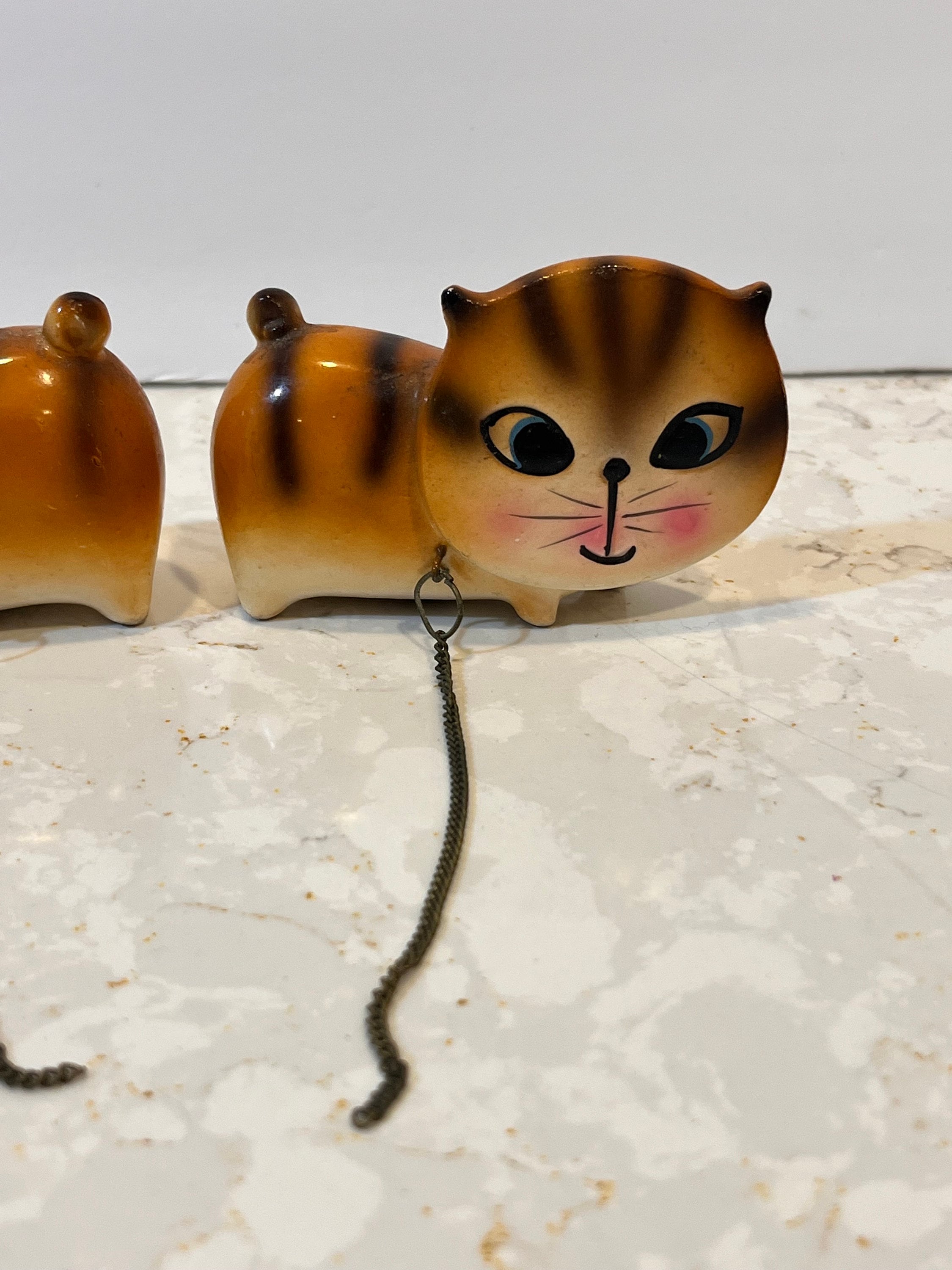 Ceramic Cat Flat Face Kitschy Big Eye Ceramic Chained Cat Babies