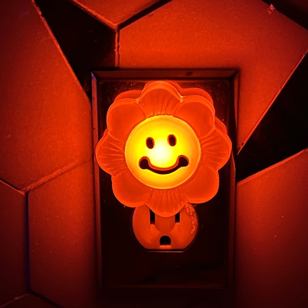 Cute Vintage Lucite Flower Night Light Happy face