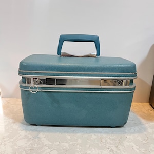 Vintage Mod Blue Samsonite Train Case 1960&#39;s Train Case Tray,  Mirror, Key
