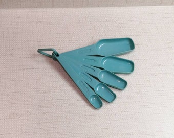Vintage Aqua Measuring Spoons