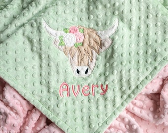 Couverture personnalisée pour bébé Highland Cow Minky : choix de couleurs, disponible en sauge et en rose poudré