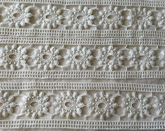 5+ Yards of  White Flower Motif Lace Trim
