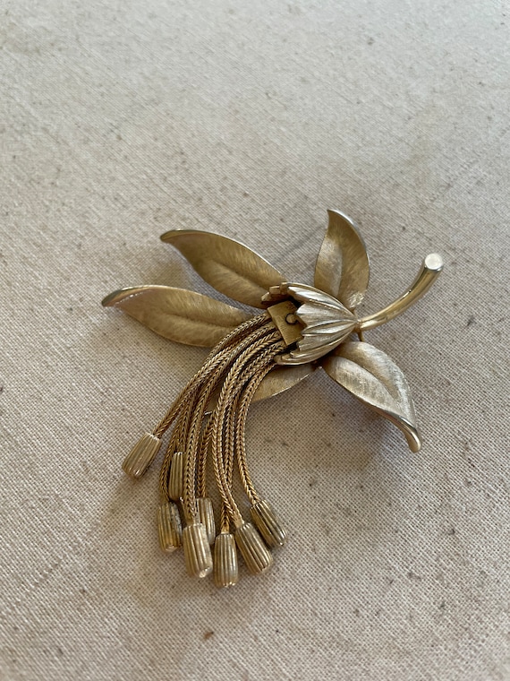 Brass Flower Pin With Movement