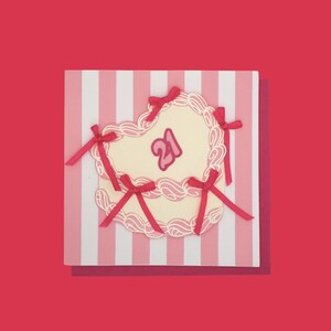 Handgemachte Geburtstagskarte/Geburtstagskarte – Custom Age Option | Rosa & weiße Streifen | Metallic Aquarell, Band Bögen | Quadratischer Geburtstagsgruß