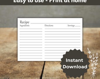 Könnte beinhalten: Eine weiße Rezeptkarte mit Linien für Zutaten, Anweisungen und Portionen. Die Karte liegt auf einer Holzoberfläche. Der Text oben lautet "Recipe Cards Easy to use - Print at home." Eine schwarze Sternburst-Grafik sagt "Instant Download."