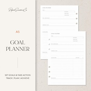 Könnte beinhalten: A5-Zielplaner mit dem Text "Goal Planner" in minimalistischem Design. Der Planer enthält Abschnitte zum Festlegen von Zielen, Aktionsschritten und Reflexion. Der Text "Set Goals & Take Action Track | Plan | Achieve" ist ebenfalls sichtbar.