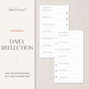 Op de afbeelding: Witte, bedrukbare pagina's voor een dagelijkse zelfzorgplanner. De pagina's bevatten vragen voor reflectie, zoals "Vandaag Highlight", "Hoe voel je je?" en "Een bericht aan mezelf". De tekst "Dagelijkse Reflectie" staat in grote letters.
