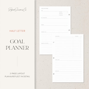 Puede incluir: Un planificador de objetivos de dos páginas con un diseño minimalista. El lado izquierdo presenta el texto "HALF LETTER" y "GOAL PLANNER". El lado derecho muestra un diseño detallado para la planificación, incluyendo secciones para metas, pasos de acción y reflexiones. El planificador es blanco.