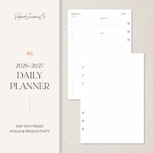 Puede incluir: Agenda diario A5 para 2026-2027 con un diseño minimalista. La agenda presenta una cubierta blanca con el texto "Paper Seasons Co" y "DAILY PLANNER". En el interior, hay páginas para la programación diaria y páginas de cuadrícula de puntos para notas.