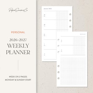 Könnte beinhalten: Ein weißer Wochenplaner-Einsatz mit karierten Seiten für 2026-2027. Der Planer enthält den Text "Personal 2026-2027 Weekly Planner" und "Week on 2 Pages Monday & Sunday Start". Das Logo von Paper Seasons Co. befindet sich in der oberen linken Ecke.