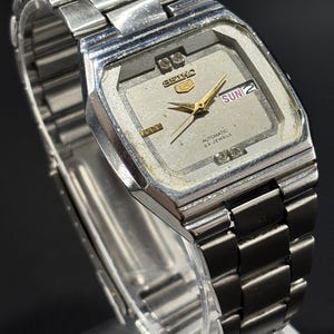 Jaren 80 automatisch vintage Seiko 5 heren roestvrij staal zeldzaam polshorloge Japanse cal, 6349A-23 juwelen
